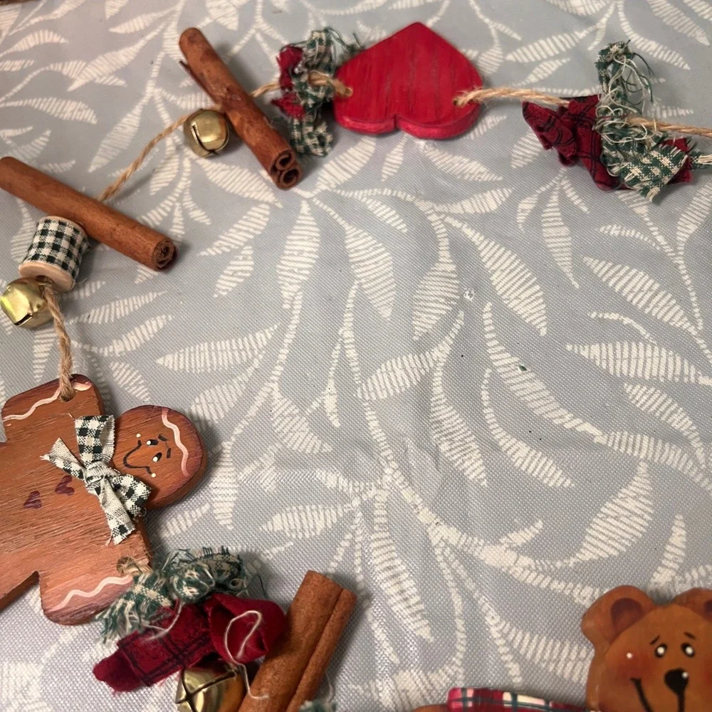 Vintage Rustic Christmas Garland Wooden Teddy Bear Gingerbread Cinnamon Sticks